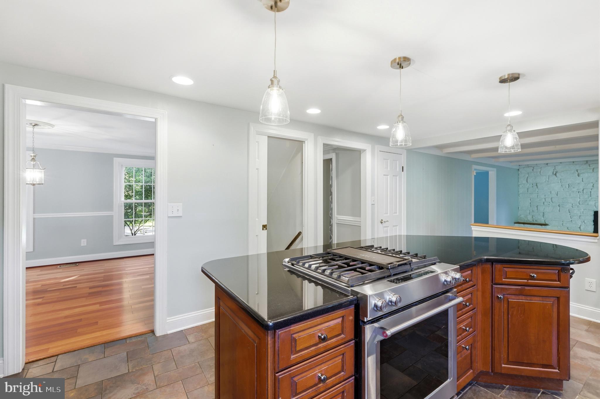 BAY HILLS - Residential