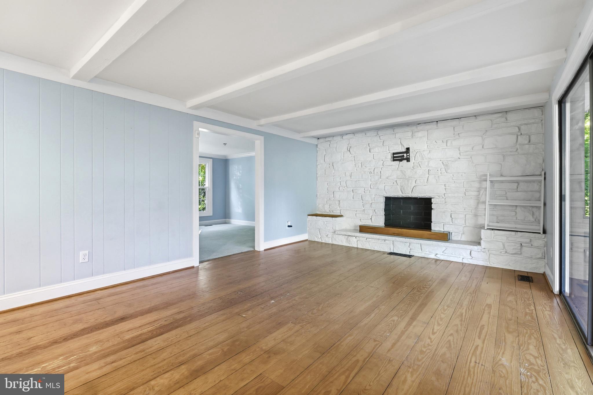 BAY HILLS - Residential