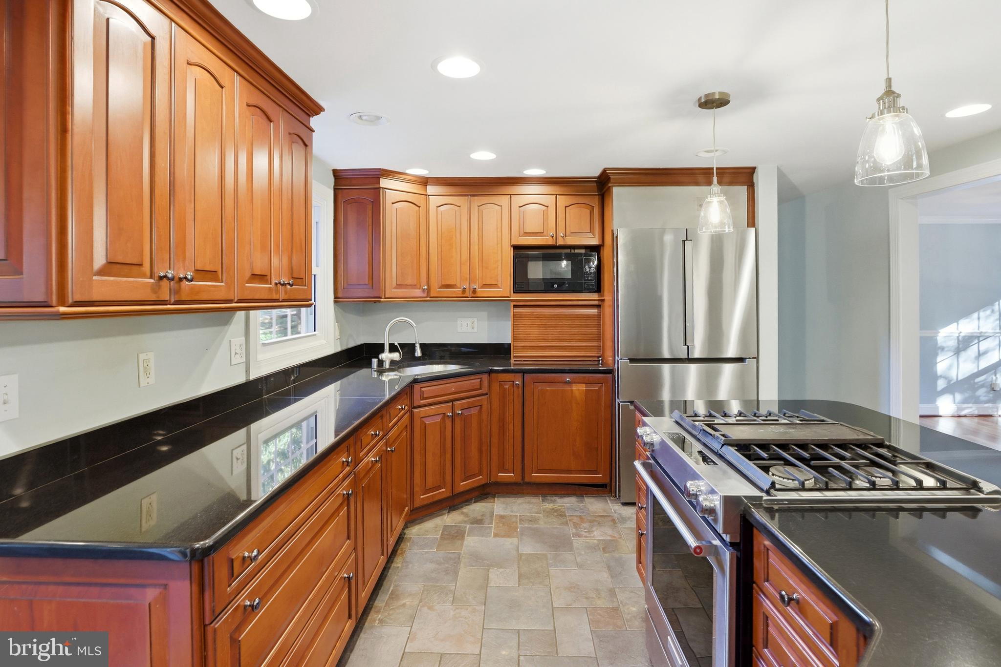 BAY HILLS - Residential