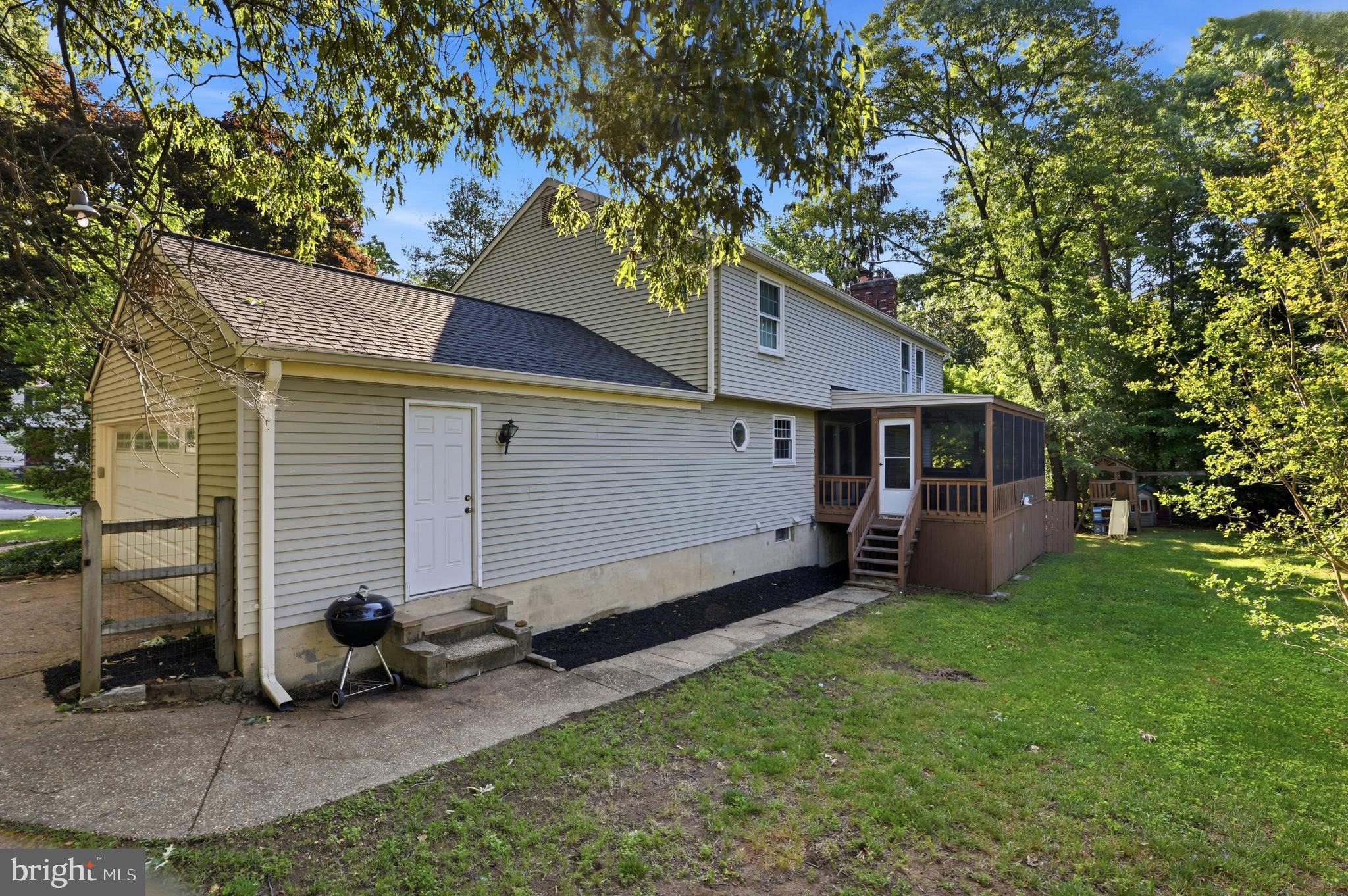 BAY HILLS - Residential