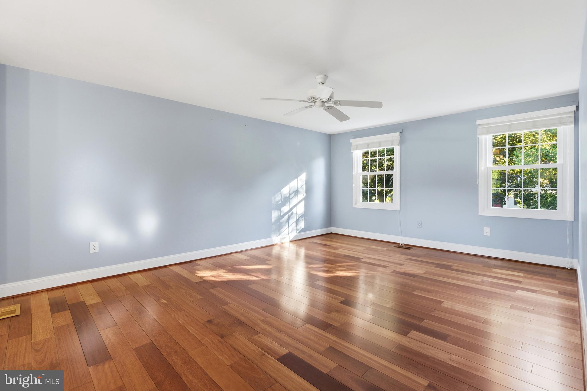 BAY HILLS - Residential