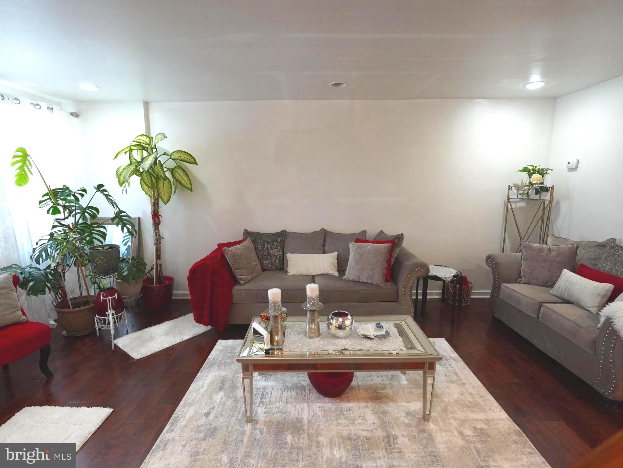 MAYFAIR (WEST) - Residential