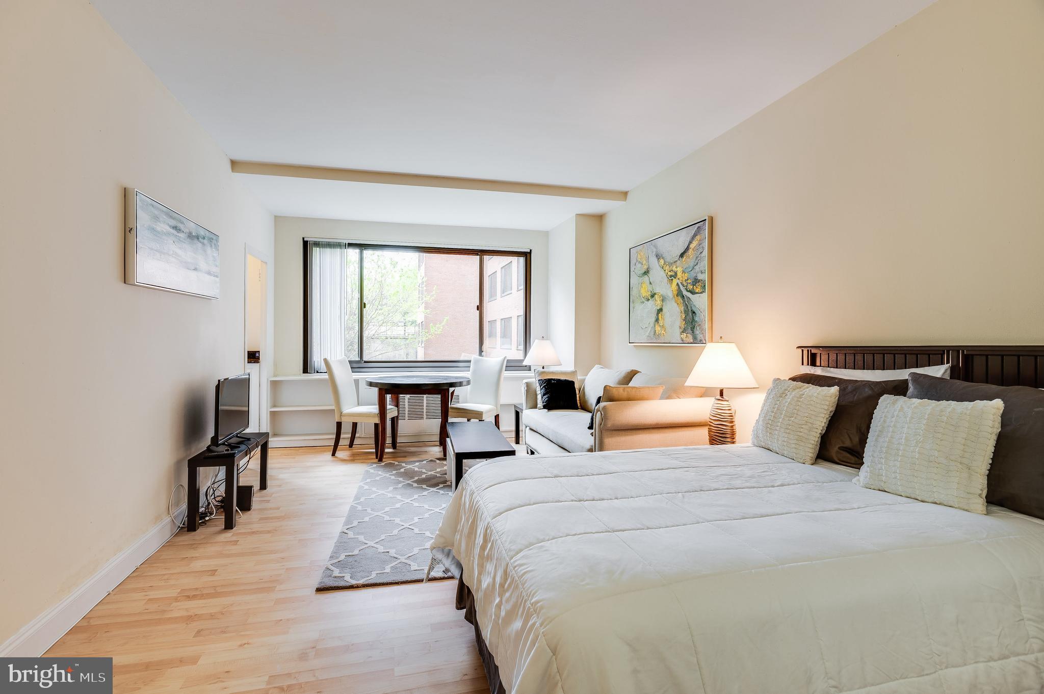 Short term or long term lease. Furnished updated studio apartment (efficiency) with main room, full kitchen and bathroom in a high rise building. All utilities included (Internet, WIFI, Heat, Gas, Electricity, AC, Water, Sewer) and plenty of closet space. Convenient and luxurious location, short distance to the Rosslyn Metro station (Blue, Orange, Silver lines), 10 mints to Washington DC, downtown, pentagon and Fort Meyer. Short walking distance to restaurants, shopping center, scenic trails, Georgetown and universities. Amazing amenities include concierge service, front desk, gated security with security patrol, controlled building entrance, elevators, state of the art fitness center with steam room, sauna, free yoga classes, party and billiard room, large resort style pool with hot tub, picnic areas with bar-b-que grills and play ground, River Place park, on site hair salon, international coffee shop and mini market. Easy access to National Landing, Amazon HQ, I-66, I-395, I-495, I-95, Rt50 and Airports.