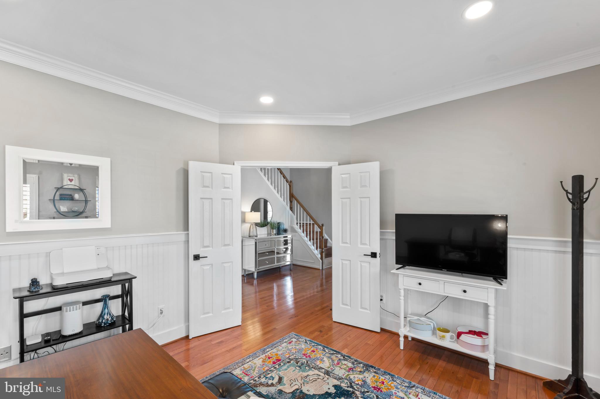 MONROE MANOR - Residential