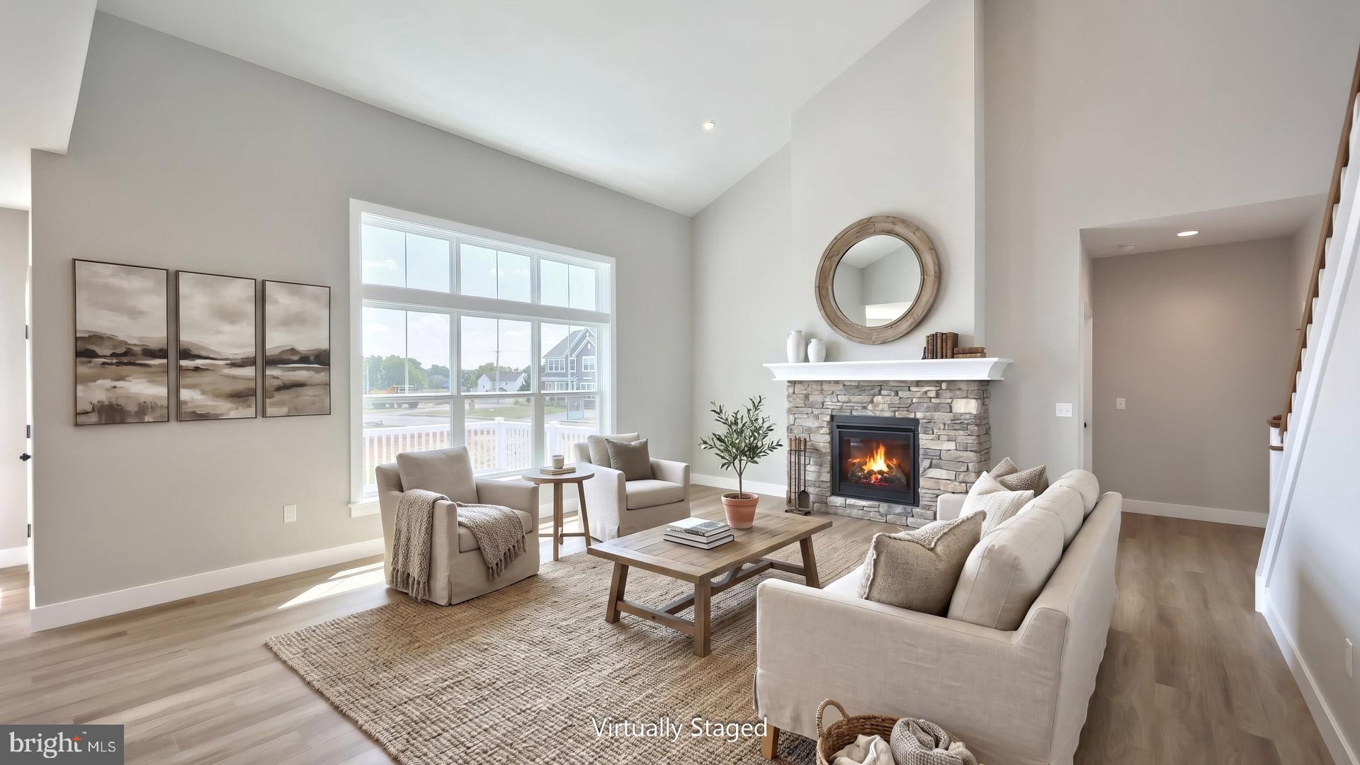 SUMMER LAYNE - Residential