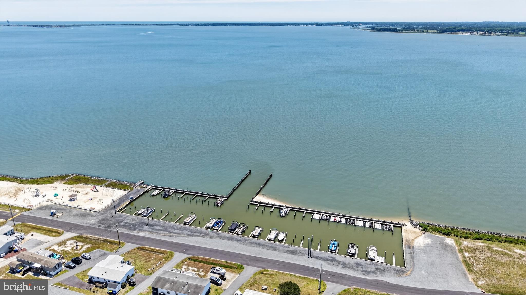 WHITE HOUSE BEACH - Residential