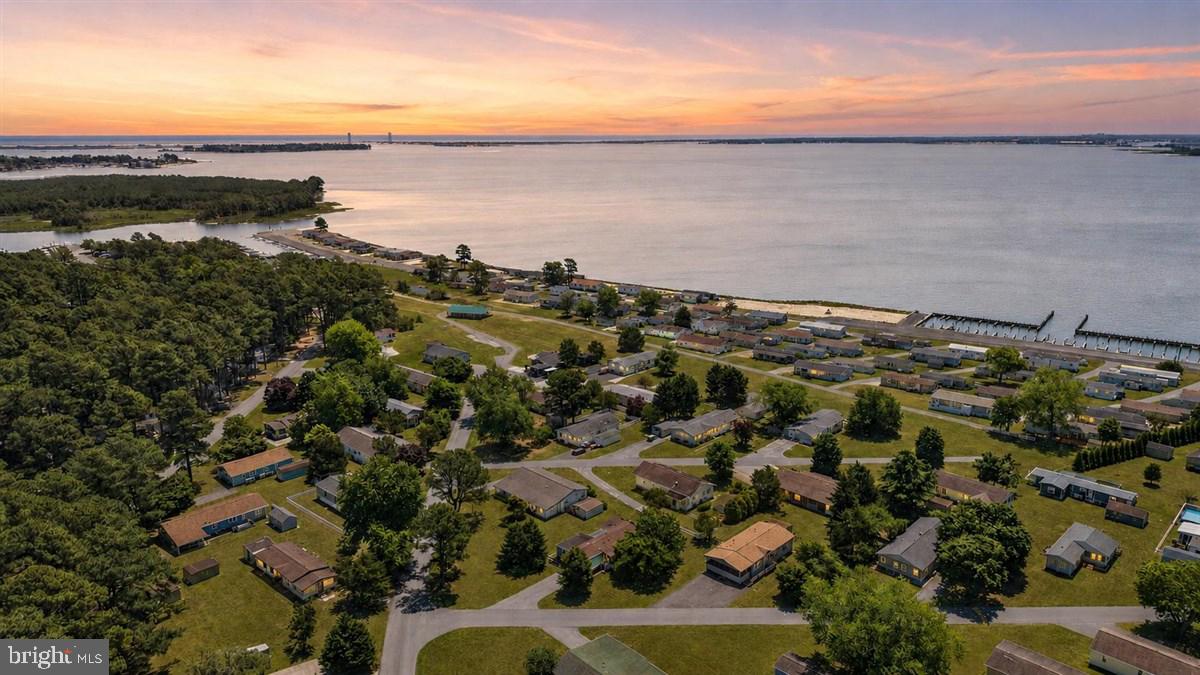 WHITE HOUSE BEACH - Residential