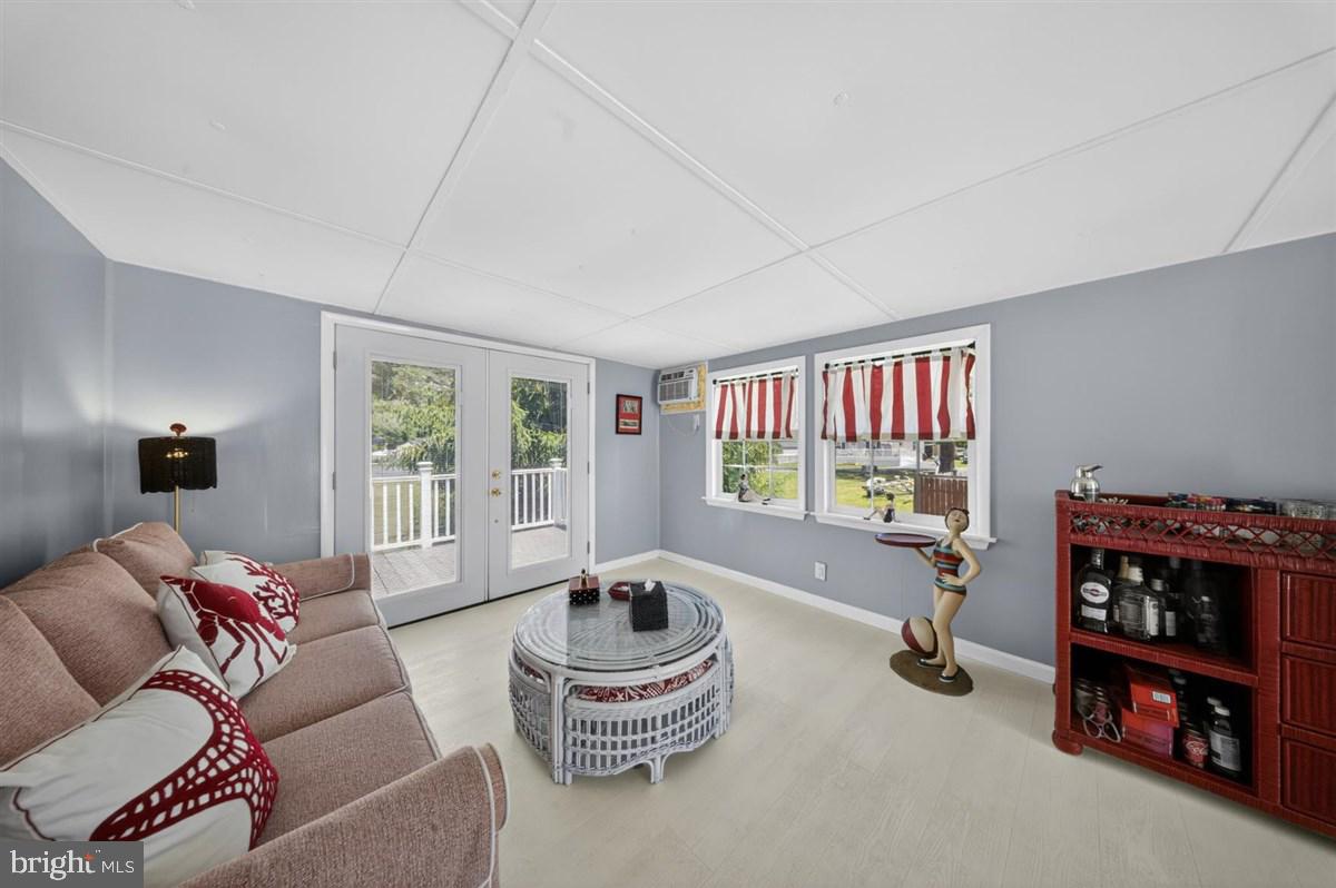 WHITE HOUSE BEACH - Residential