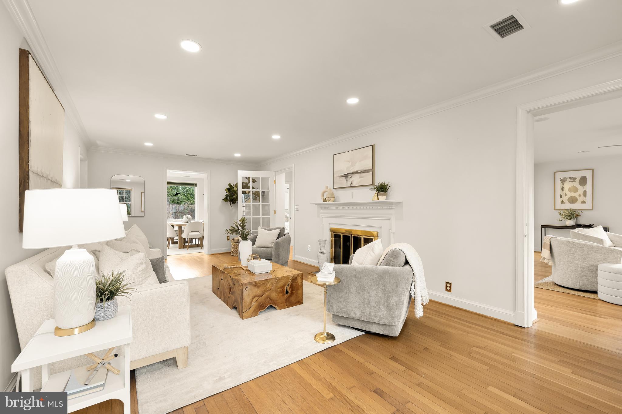 ENGLISH VILLAGE - Residential