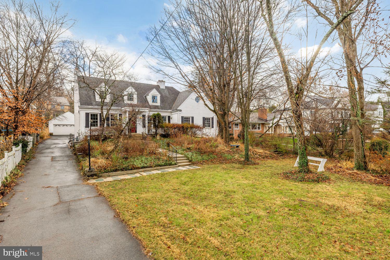 ENGLISH VILLAGE - Residential