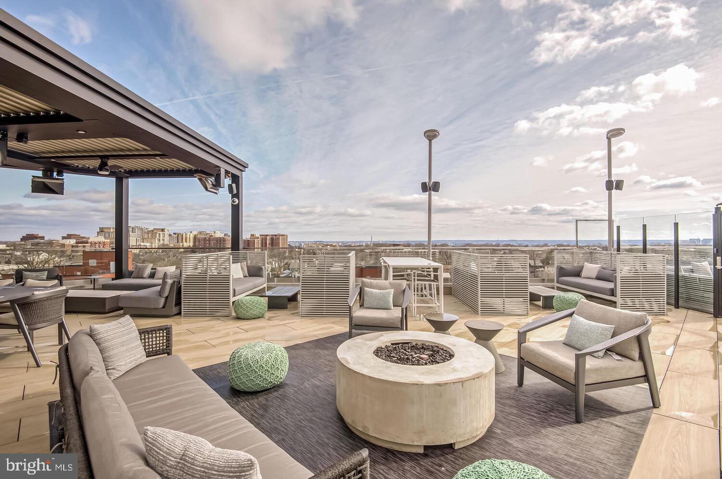 CLARENDON 1021 - Residential