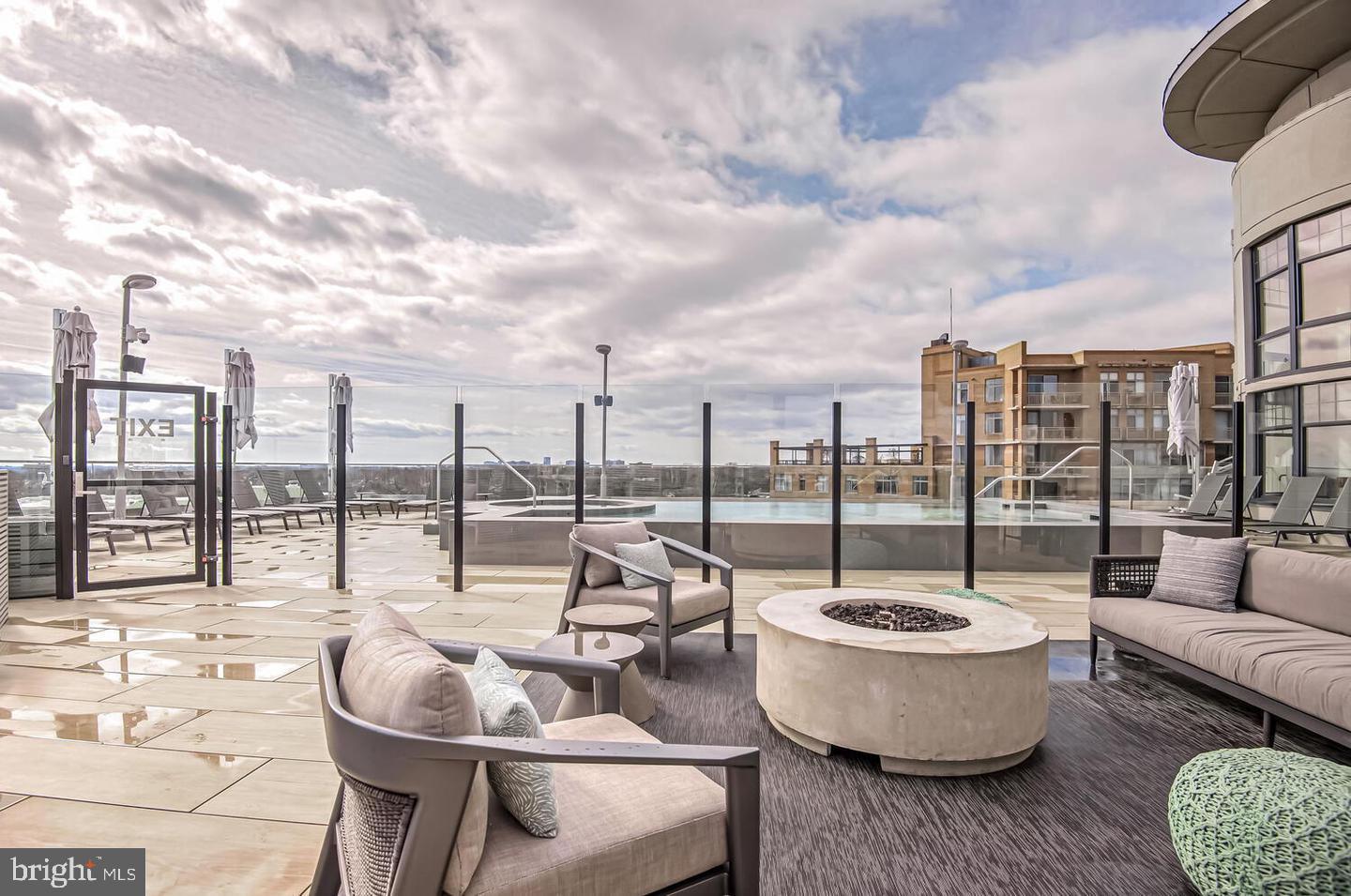 CLARENDON 1021 - Residential