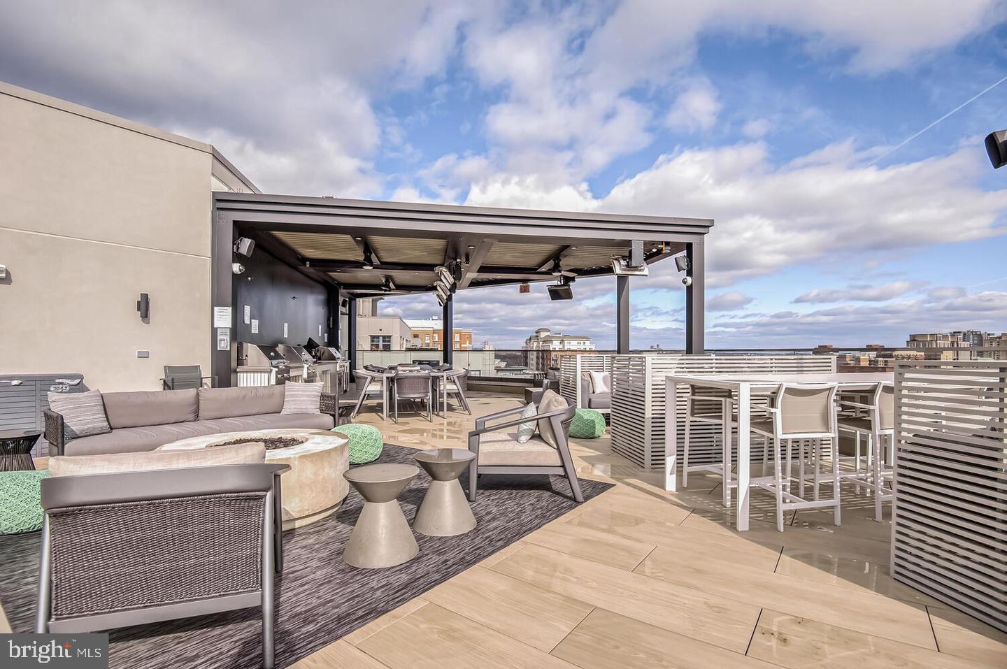 CLARENDON 1021 - Residential
