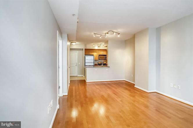 CLARENDON 1021 - Residential