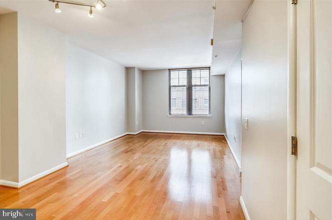 CLARENDON 1021 - Residential