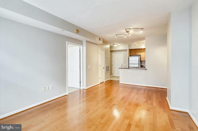 CLARENDON 1021 - Residential