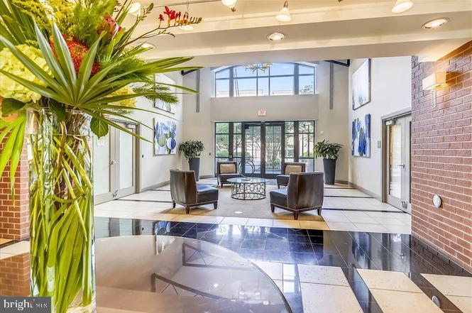 CLARENDON 1021 - Residential