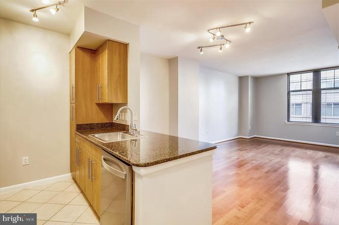 CLARENDON 1021 - Residential