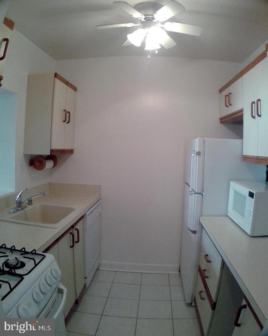 RIVER PLACE EAST - Residential Lease