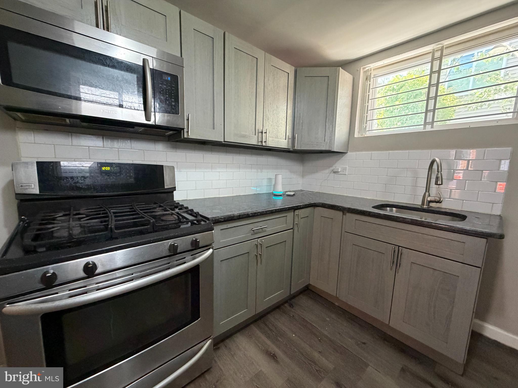 PORT RICHMOND - Residential