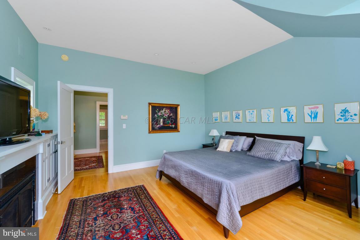 INDIAN CREEK - Residential