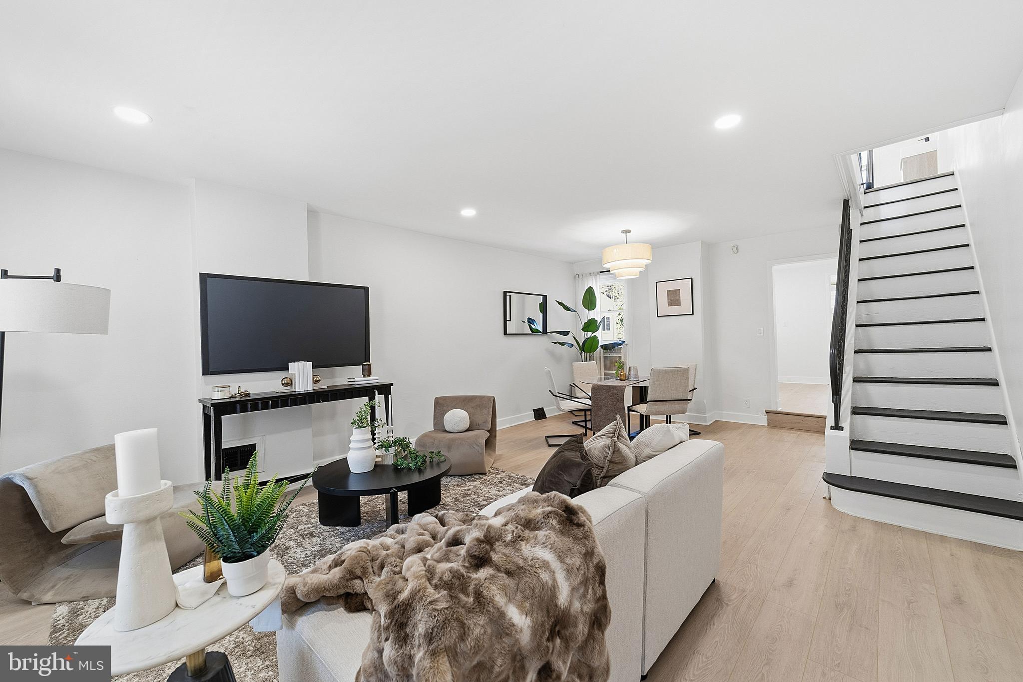 EAST FALLS - Residential