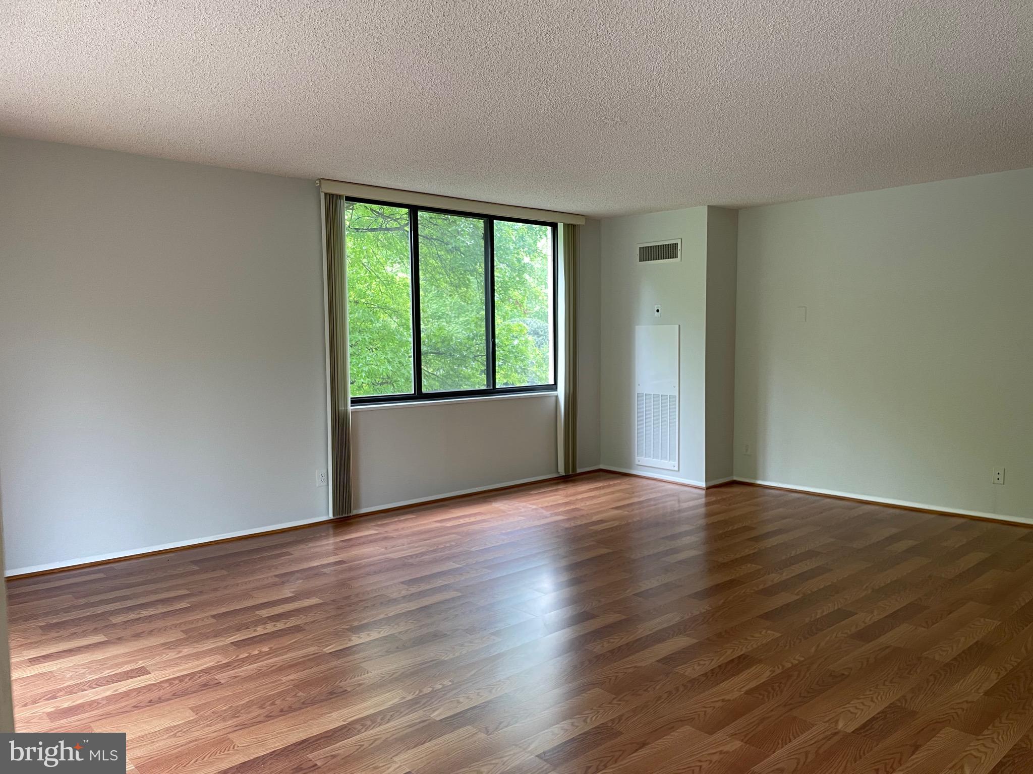 PROMENADE TOWERS - Residential