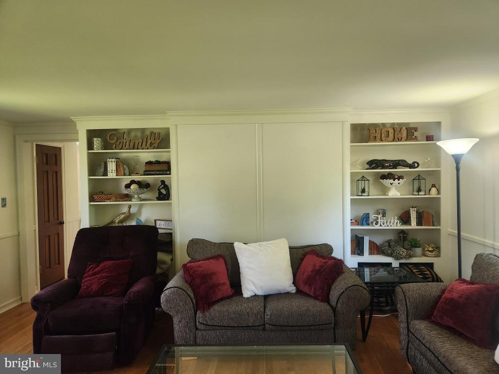 LYNWICK VILLAGE - Residential