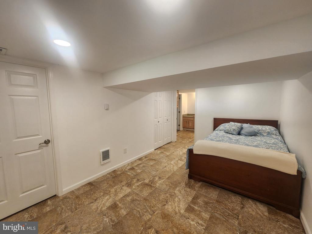 LYNWICK VILLAGE - Residential