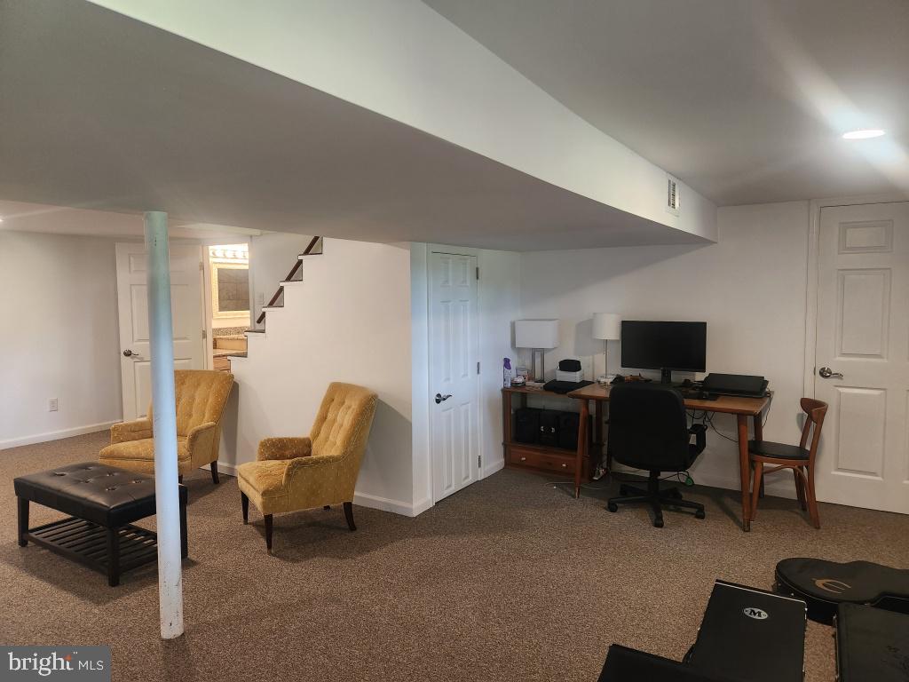 LYNWICK VILLAGE - Residential