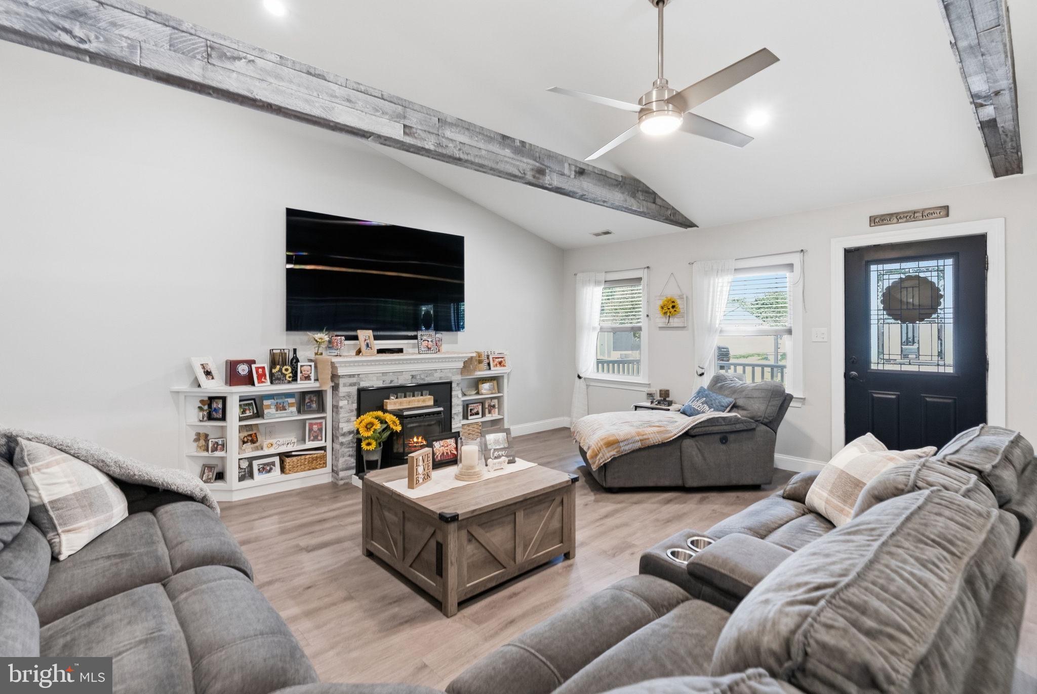 OAKTREE HOLLOW - Residential
