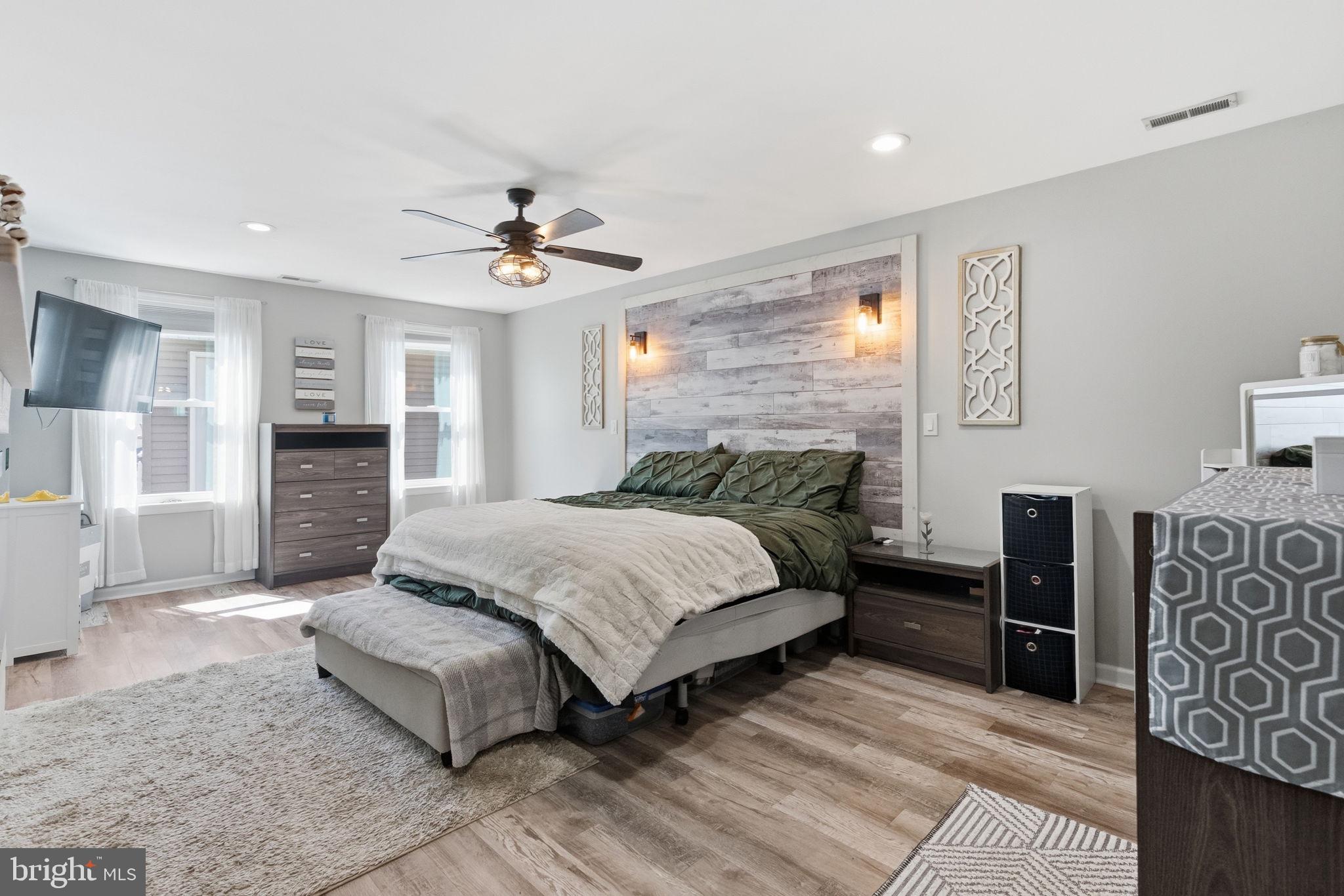 OAKTREE HOLLOW - Residential