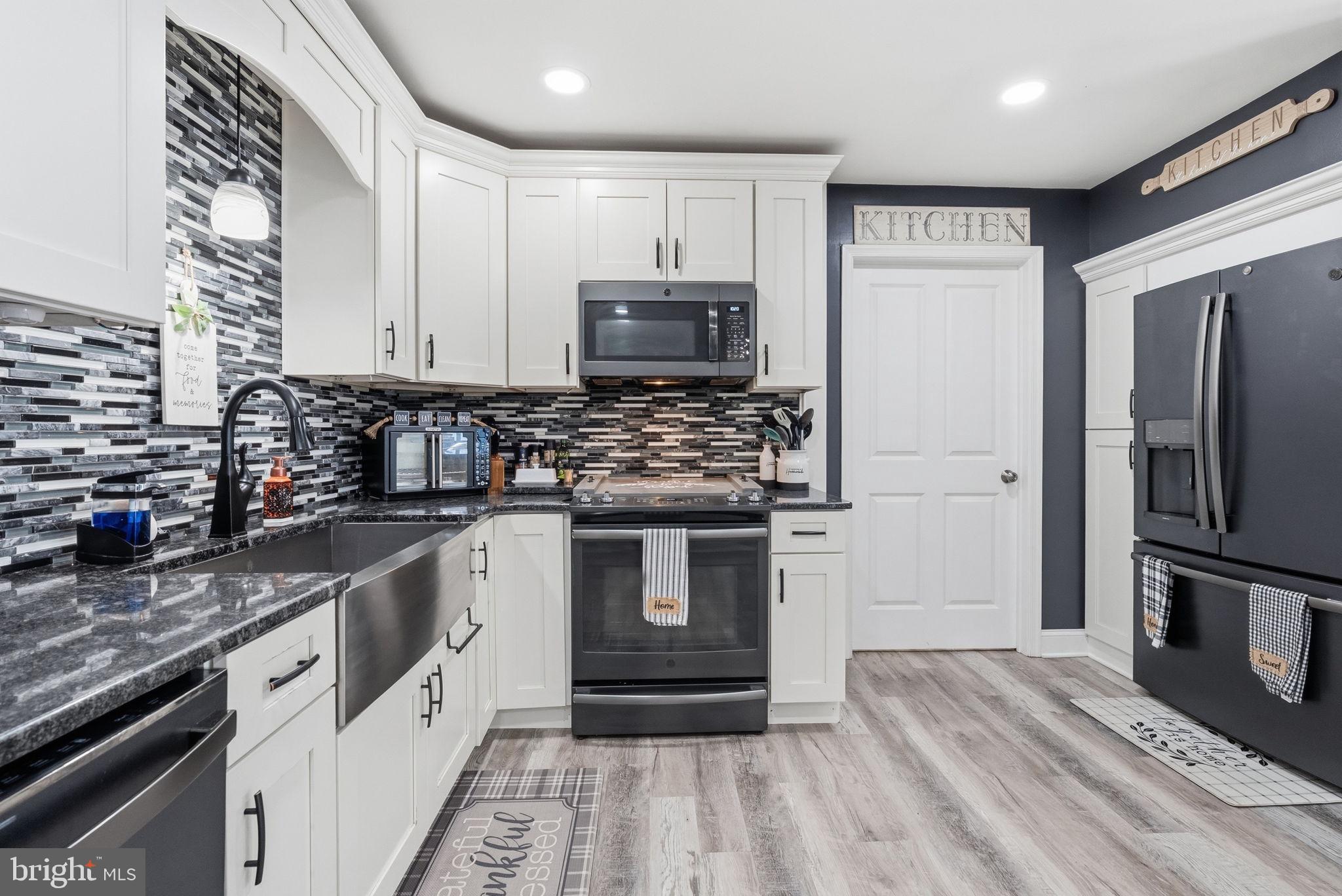 OAKTREE HOLLOW - Residential