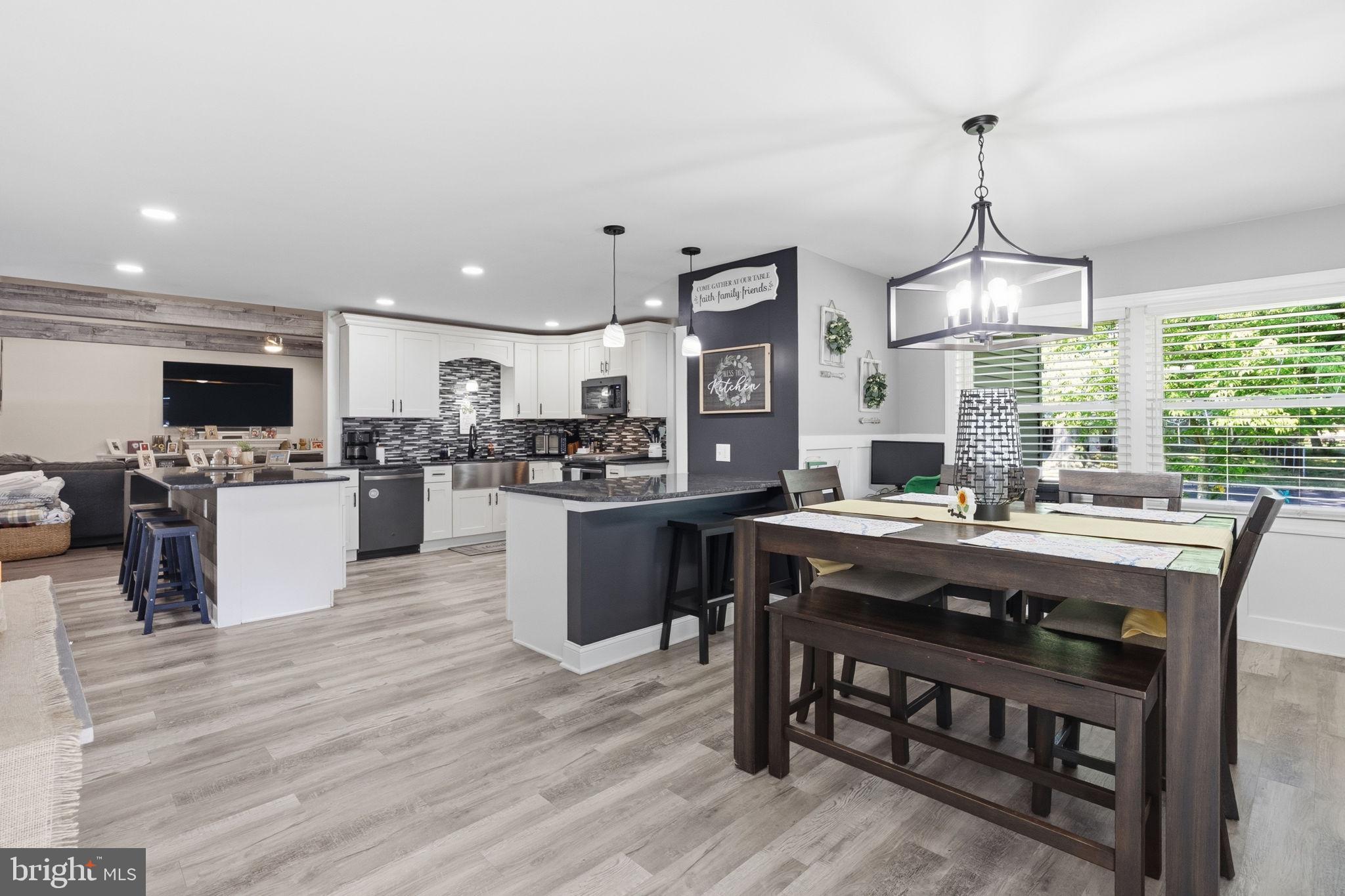 OAKTREE HOLLOW - Residential