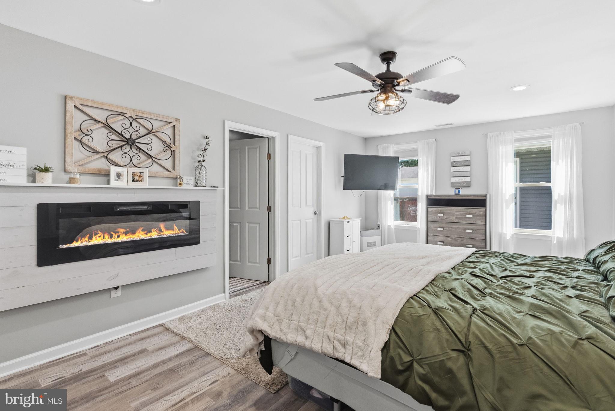 OAKTREE HOLLOW - Residential