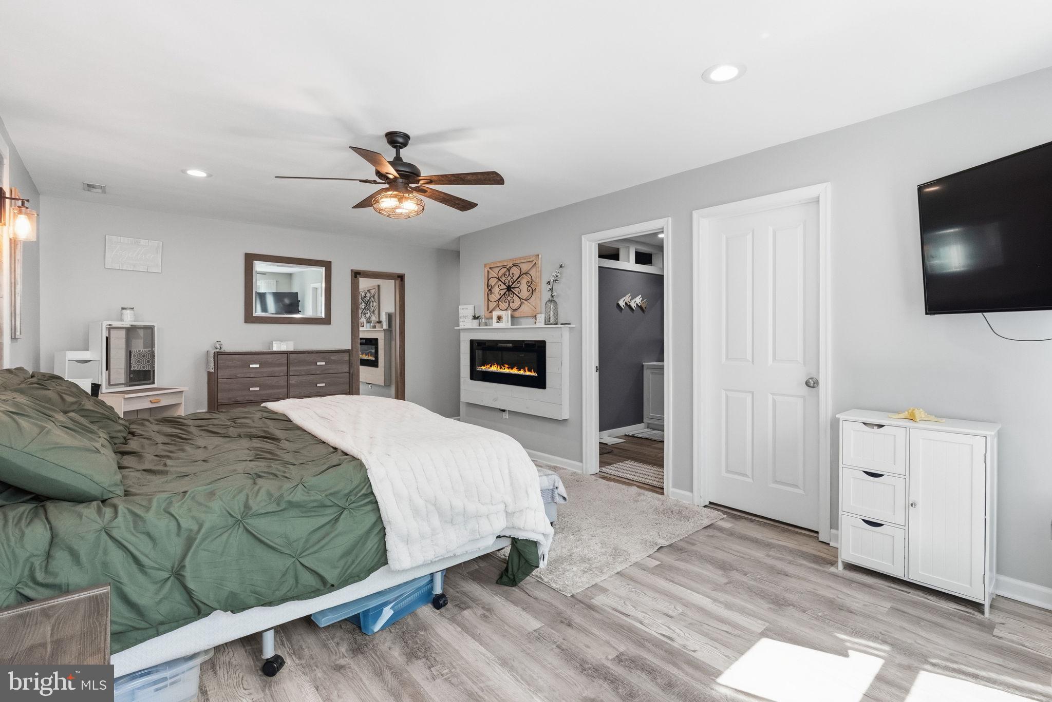 OAKTREE HOLLOW - Residential