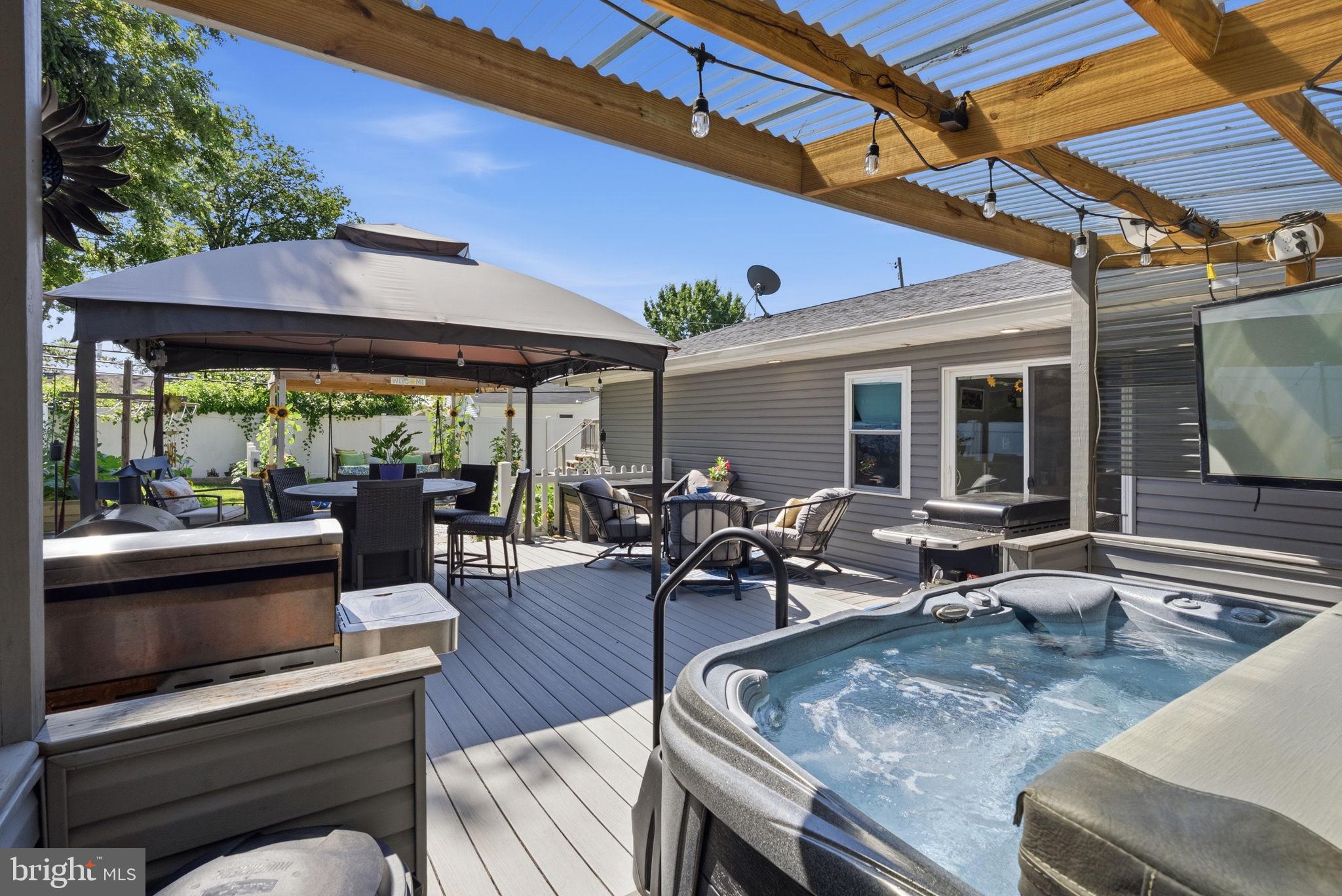 OAKTREE HOLLOW - Residential