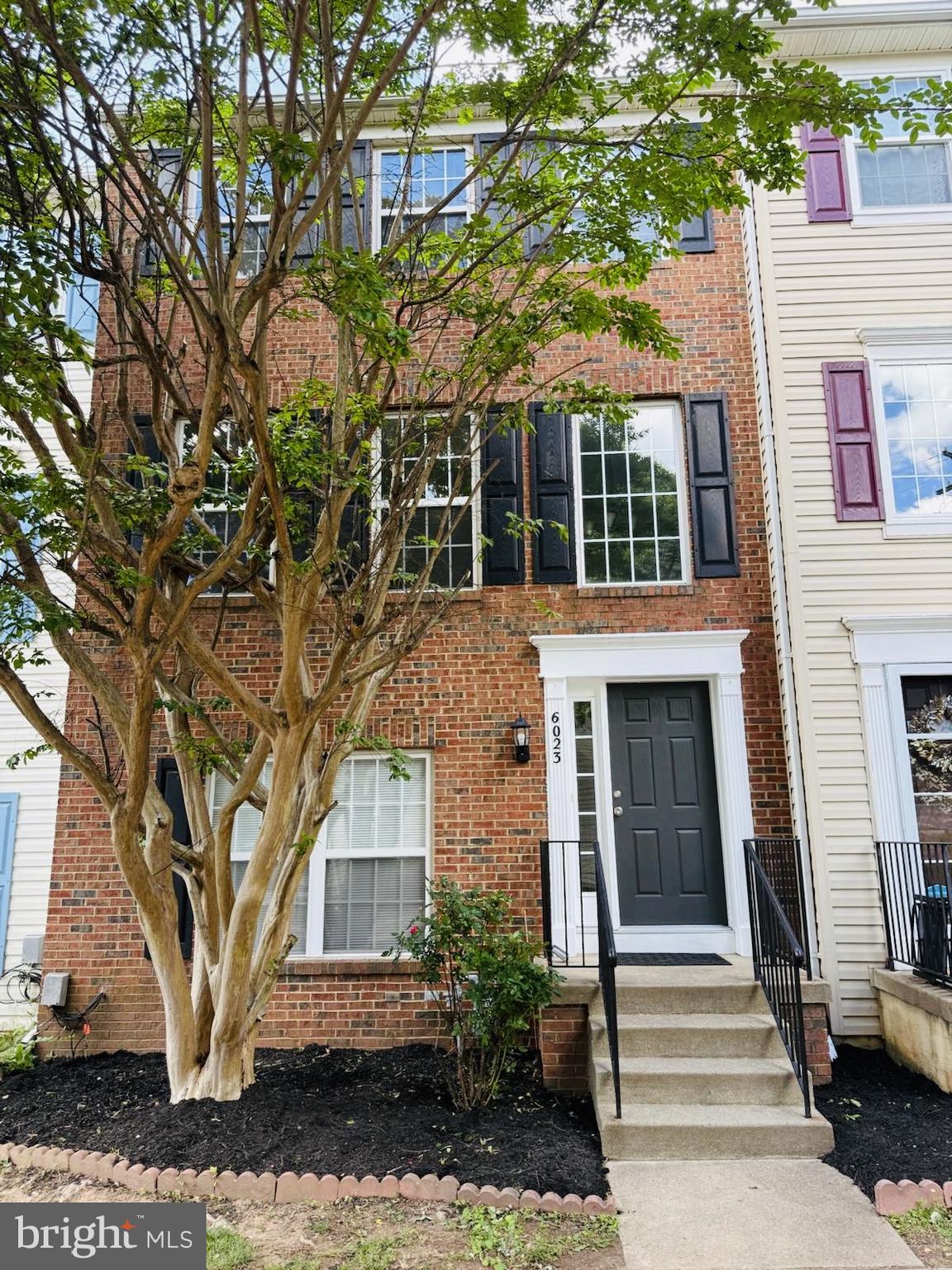 CENTRE VILLAGE - Residential Lease