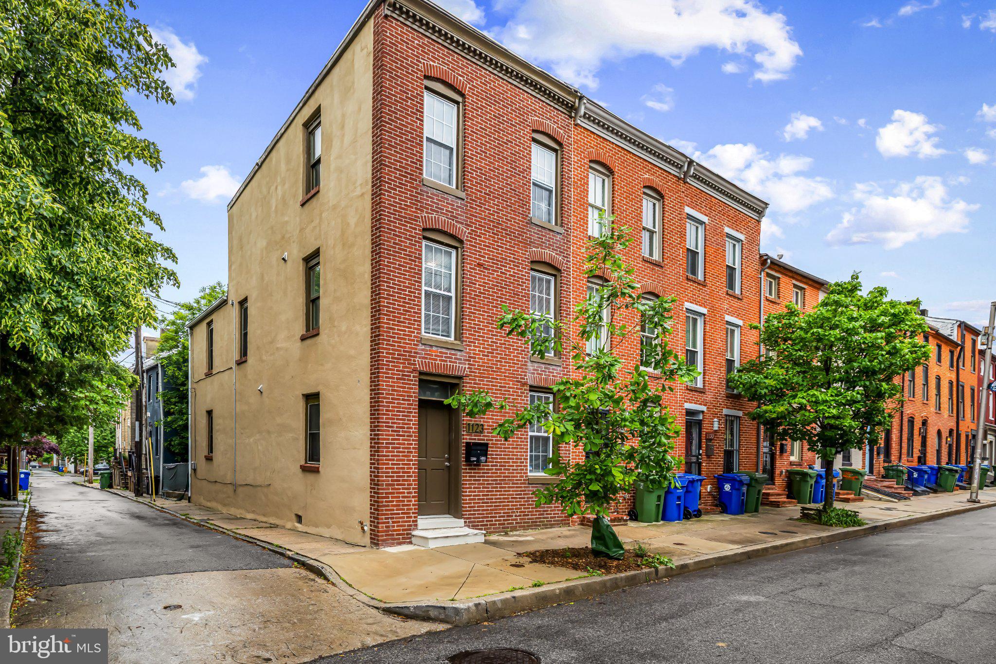 HOLLINS MARKET - Residential