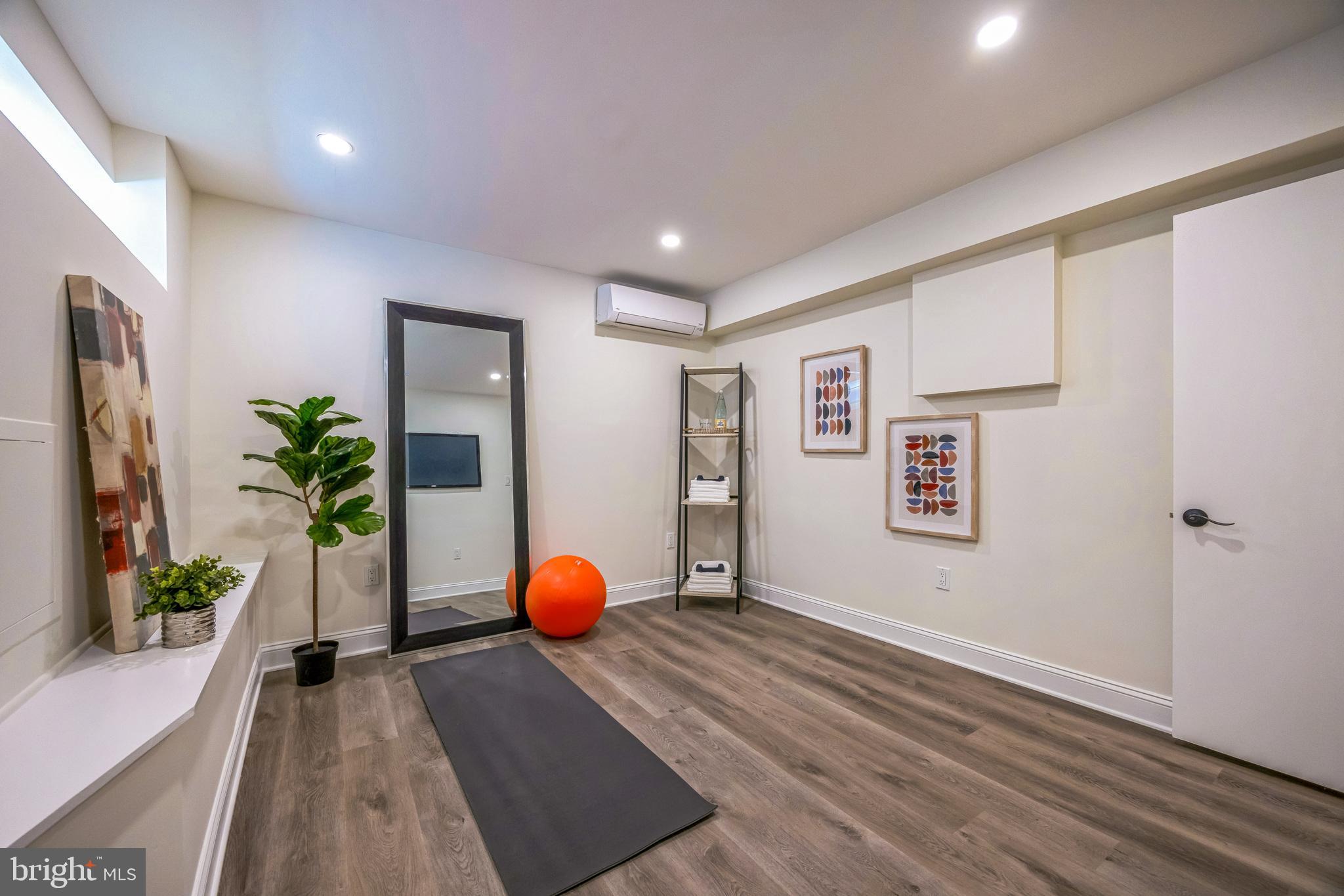 WASHINGTON SQ WEST - Residential