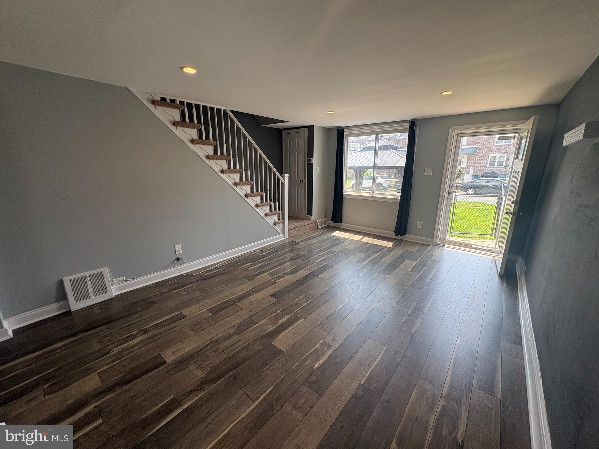 CLIFTON HEIGHTS - Residential