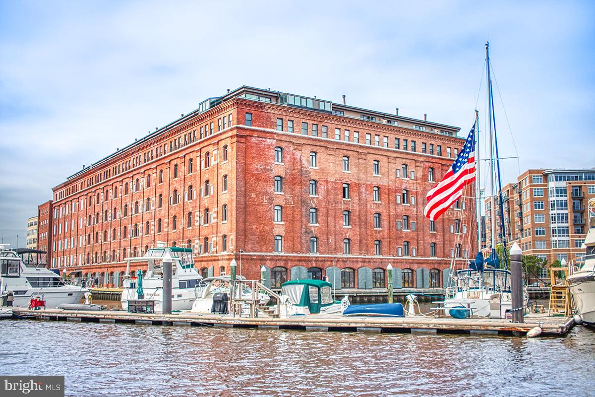 HENDERSON'S WHARF - Residential