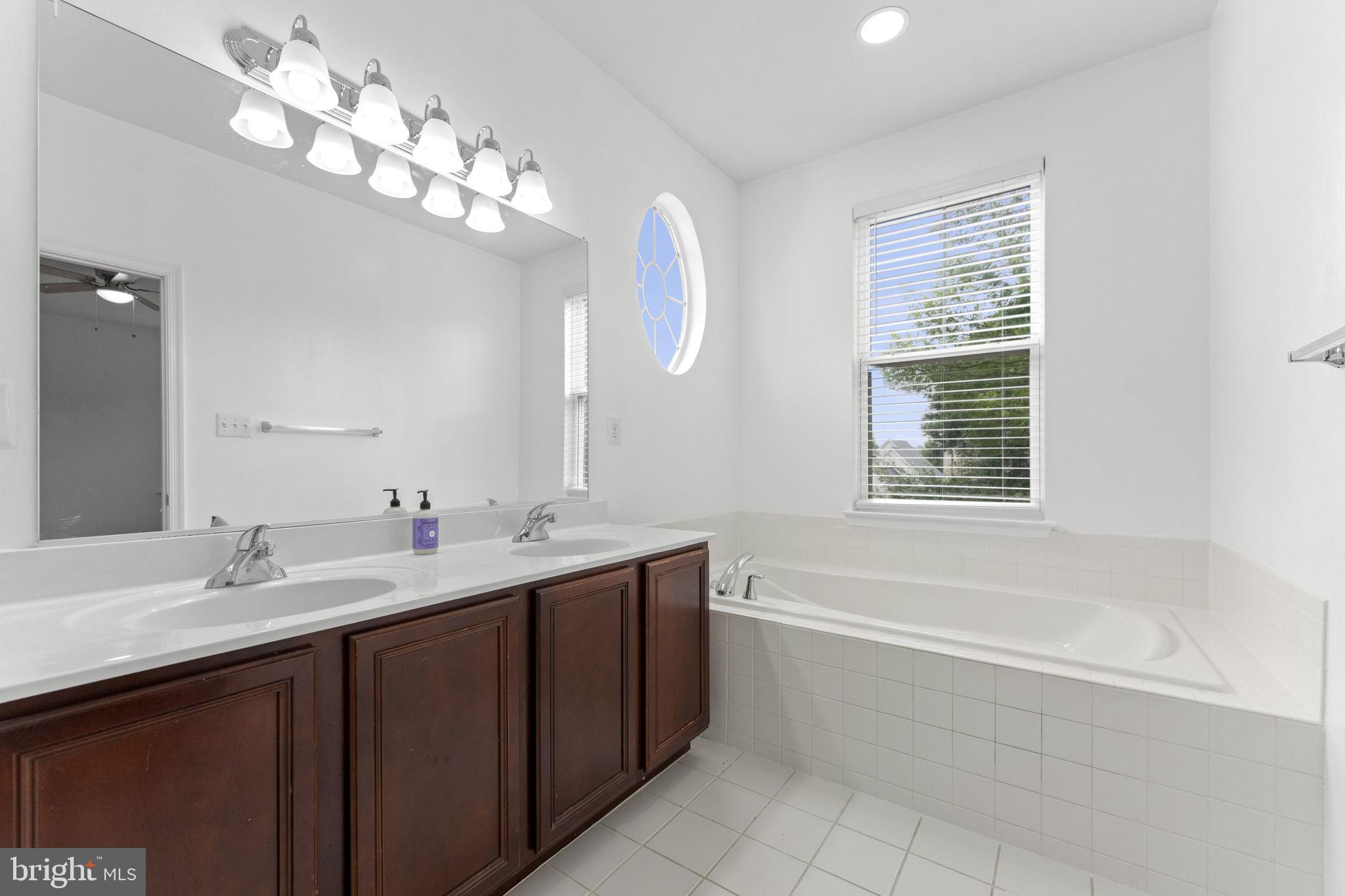 LAKE POINT ROUND HILL - Residential
