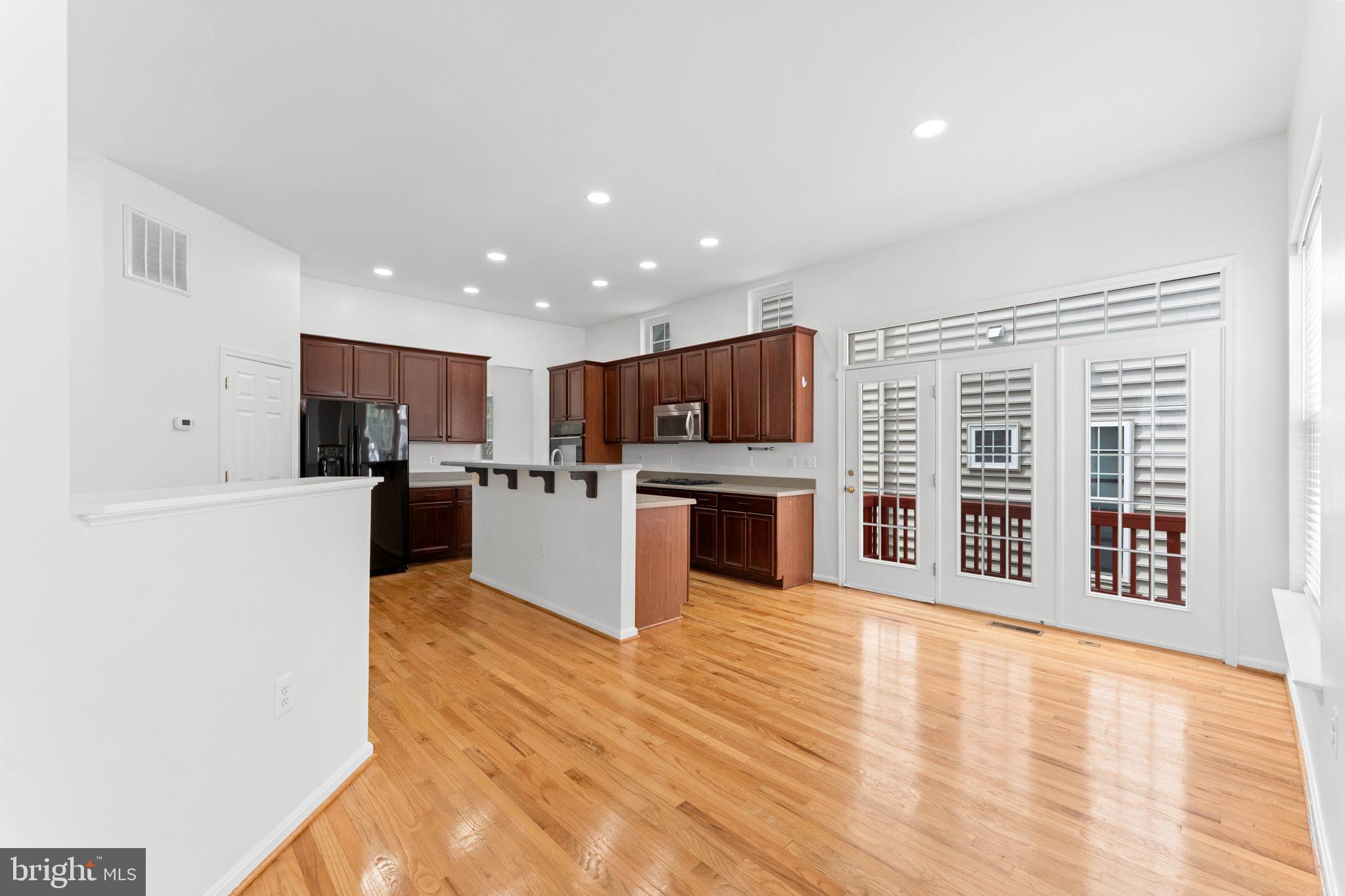 LAKE POINT ROUND HILL - Residential