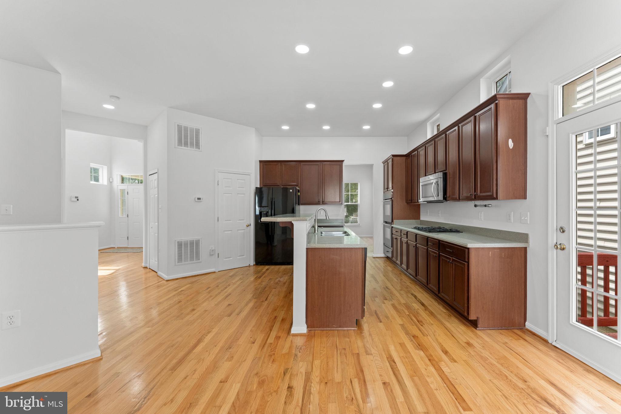 LAKE POINT ROUND HILL - Residential