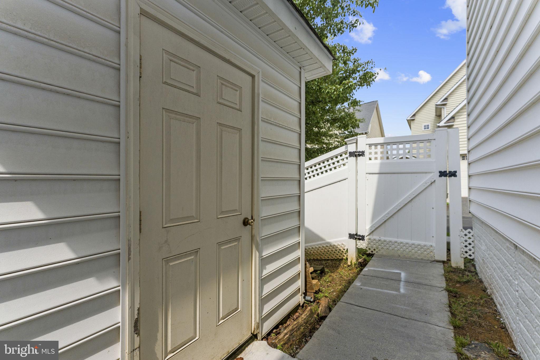 LAKE POINT ROUND HILL - Residential