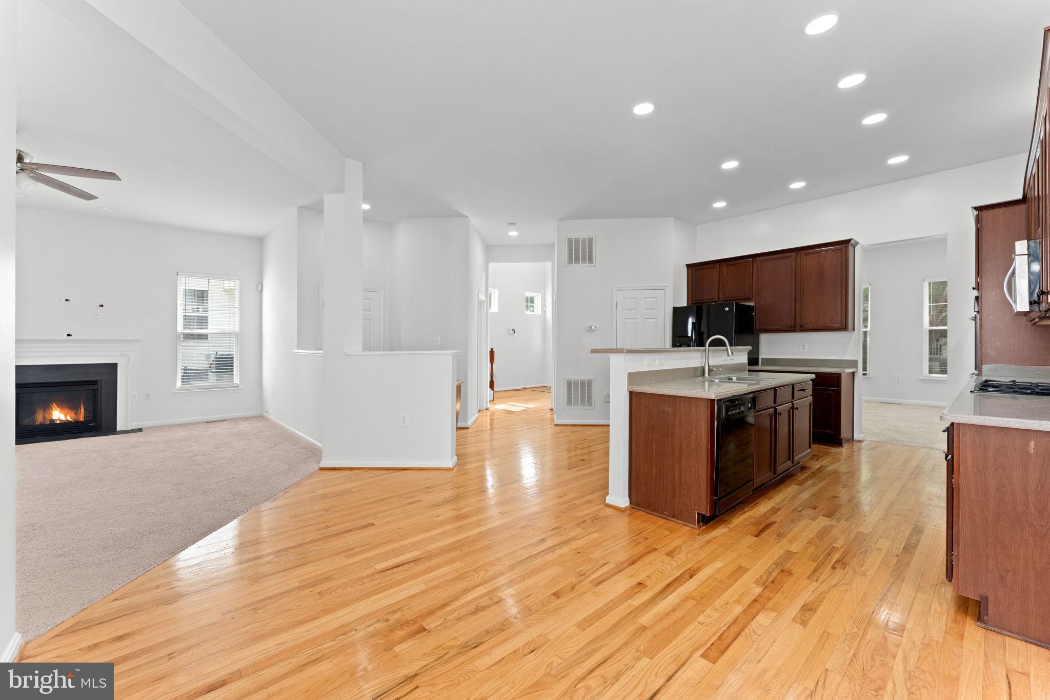 LAKE POINT ROUND HILL - Residential