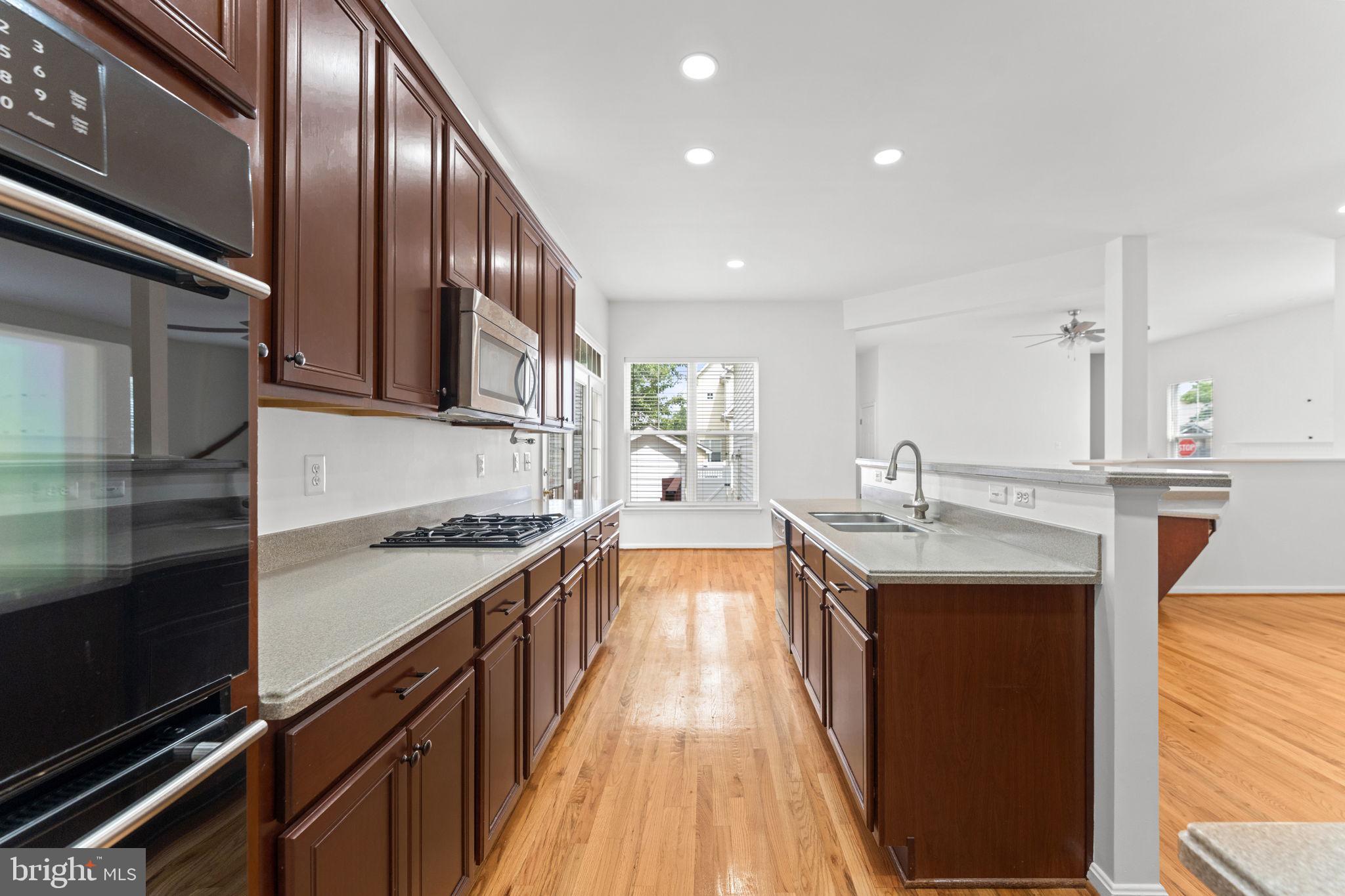 LAKE POINT ROUND HILL - Residential