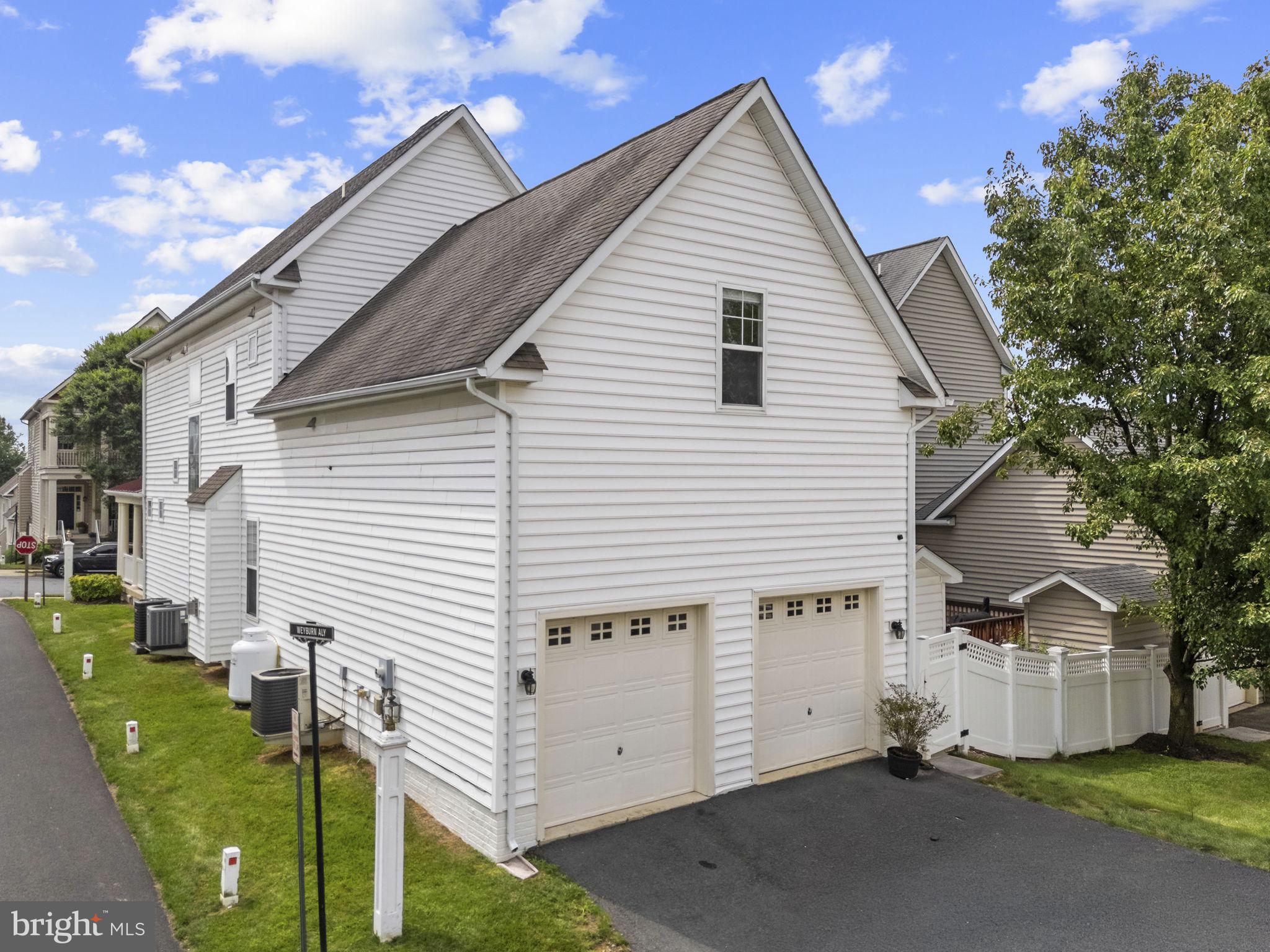 LAKE POINT ROUND HILL - Residential
