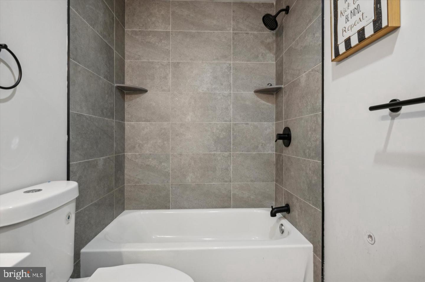 PHILADELPHIA (NORTH) - Residential Lease